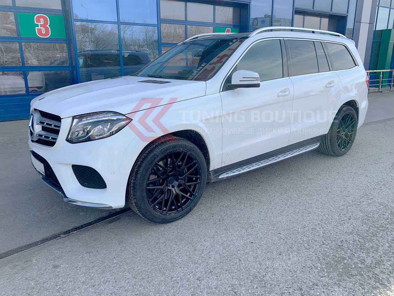 Mercedes GLS на 21" дисках Rohana RFX10 Gloss Black фото 1